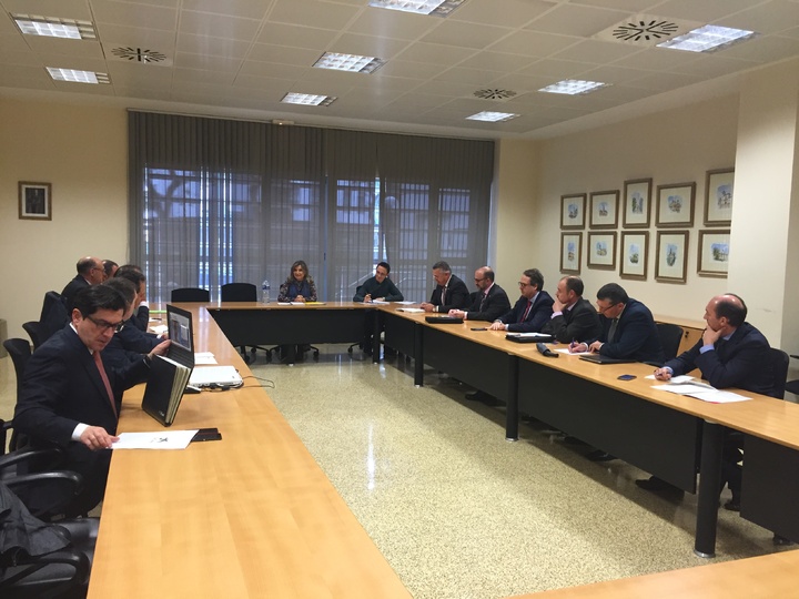 La Consejería y entidades financieras estudian los préstamos para el anticipo de las ayudas directas de la PAC, Política Agraria Común, a agricultores y ganaderos