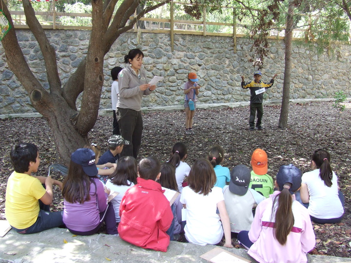 Actividad de cuenta cuentos en jardín botánico Arboretum El Valle