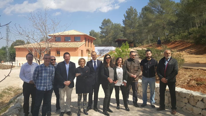 Adela Martínez Cachá inagura el Centro de Montaña de Casas Nuevas en Mula