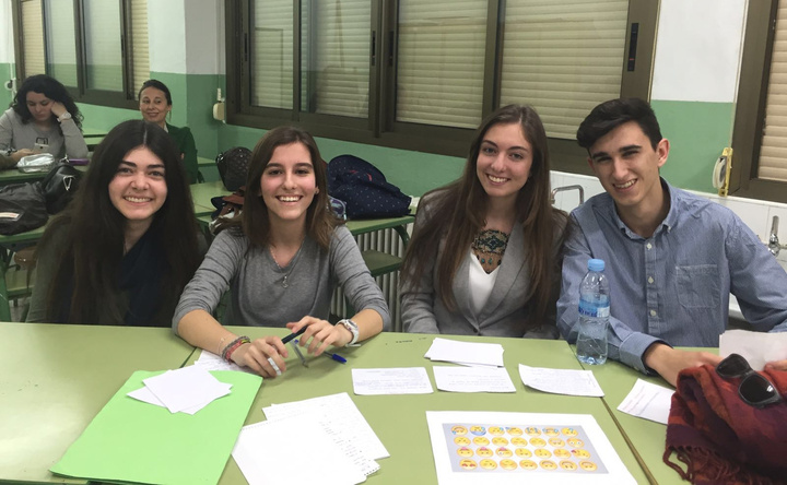 Alumnos del Colegio San Buenaventura Capuchinos Murcia participando en la fase de octavos de final de la liga