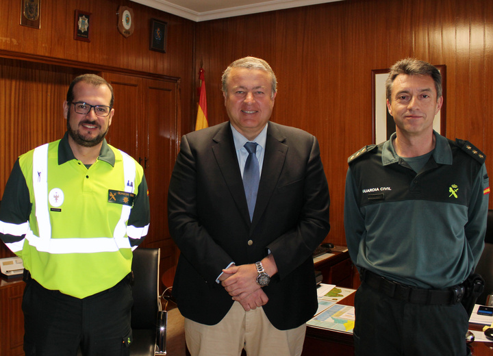 Reunión del consejero Francisco Bernabé con el coronel jefe de la Guardia Civil en la Región