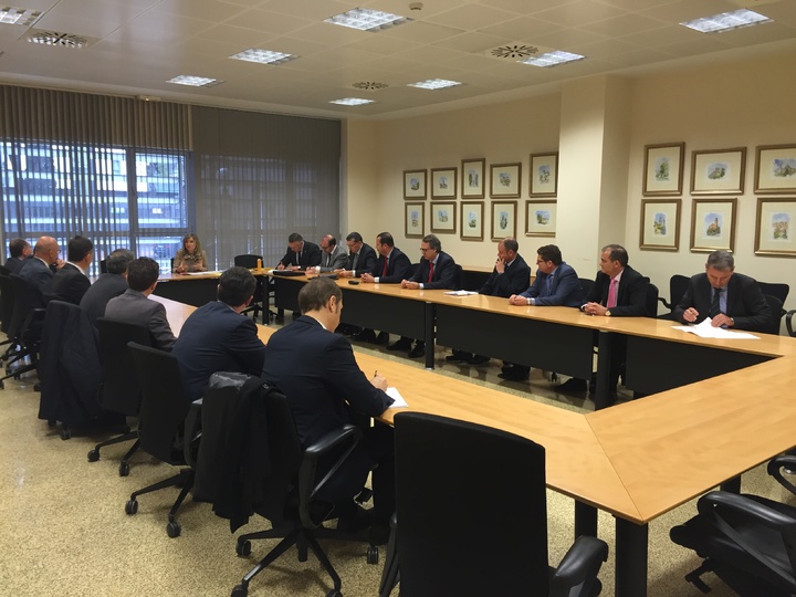 La Consejería y once entidades financieras firman un convenio para la concesión de préstamos anticipando las ayudas de la PAC, Política Agraria Común