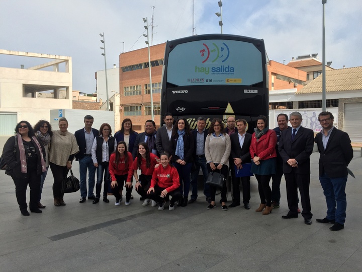 Autobús del equipo de fútbol sala femenino de Roldán