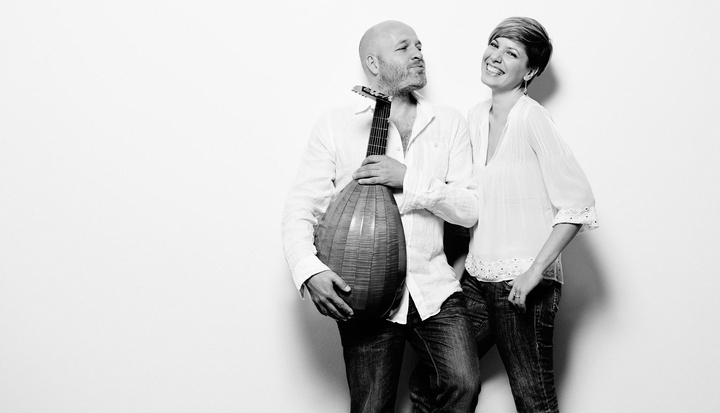 La soprano murciana Olalla Alemán y el músico Jan van Outryve