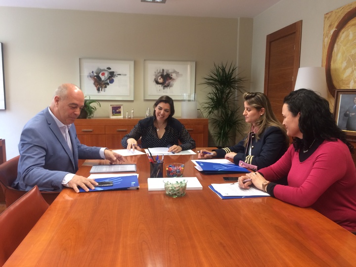 Reunión de la consejera de Sanidad, Encarna Guillén, con el Colegio Oficial de Fisioterapeutas