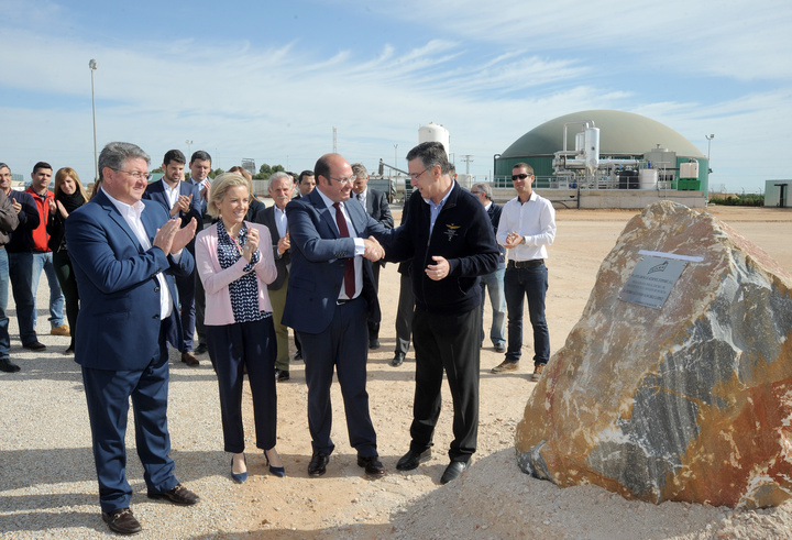 El presidente de la Comunidad, Pedro Antonio Sánchez, inauguró hoy la planta de biogás de la empresa Kernel Export