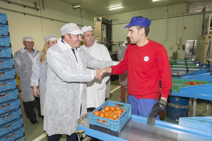 Pedro Antonio Sánchez visita la cooperativa agrícola Coexma de Mazarrón