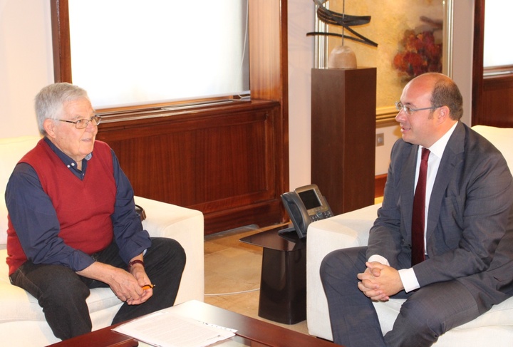 El presidente de la Comunidad se reúne con el presidente de la Plataforma Pro-Soterramiento de las Vías (3)