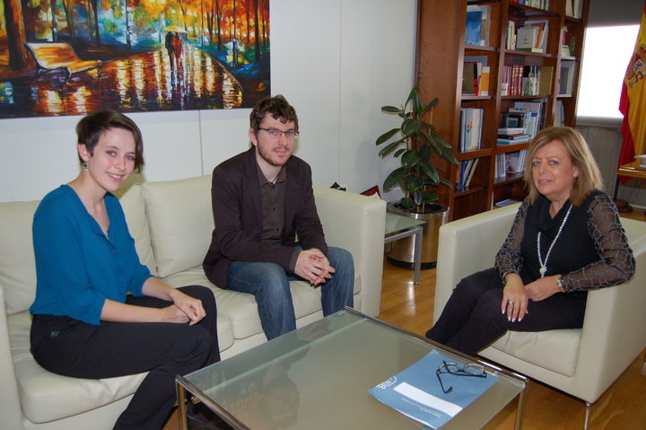 La consejera de Educación se reúne con la nueva presidenta de la Federación de Junior Empresas de la Región de Murcia (FEJERM)