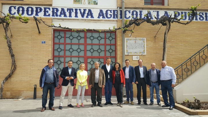Martínez-Cachá visita tres bodegas del municipio de Yecla