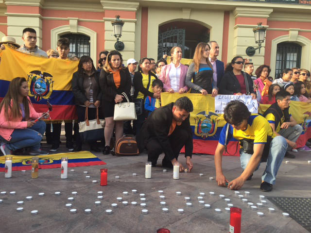 homenaje a las víctimas del terremoto ocurrido el pasado domingo en Ecuador