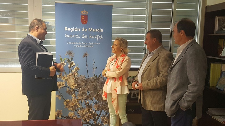 La consejera de Agua, Agricultura y Medio Ambiente se reúne con el alcalde de Totana