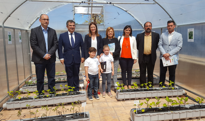 La consejera de Educación y Universidades inauguró hoy el 'Invernadero Escolar' del CEIP Ciudad del Mar de Águilas