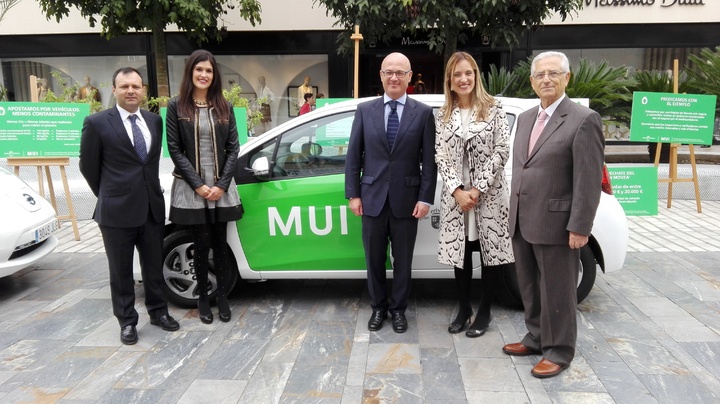 Presentación de los nuevos coches híbridos y eléctrico de la Consejería de Desarrollo Económico, Turismo y Empleo