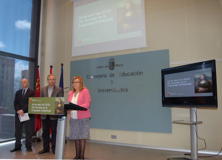 La consejera de Educación presenta los datos sobre Registro de la Propiedad Intelectual