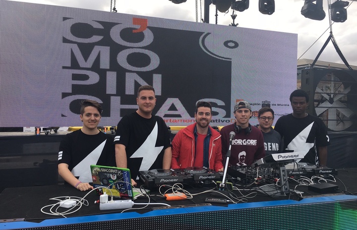 Cinco jóvenes participan en Cartagena en la primera fase del certamen creativo de DJ's 'Cómo pinchas!'