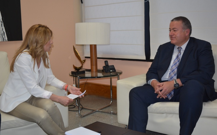 Francisco Bernabé recibe a la alcaldesa de Campos del Río