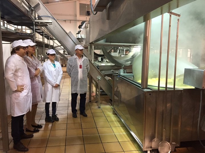 La directora general Carmen Teodora Morales visita las instalaciones de Patatas Rubio