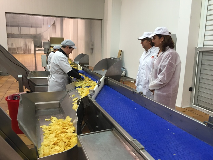 La directora general Carmen Teodora Morales visita la empresa Patatas Rubio