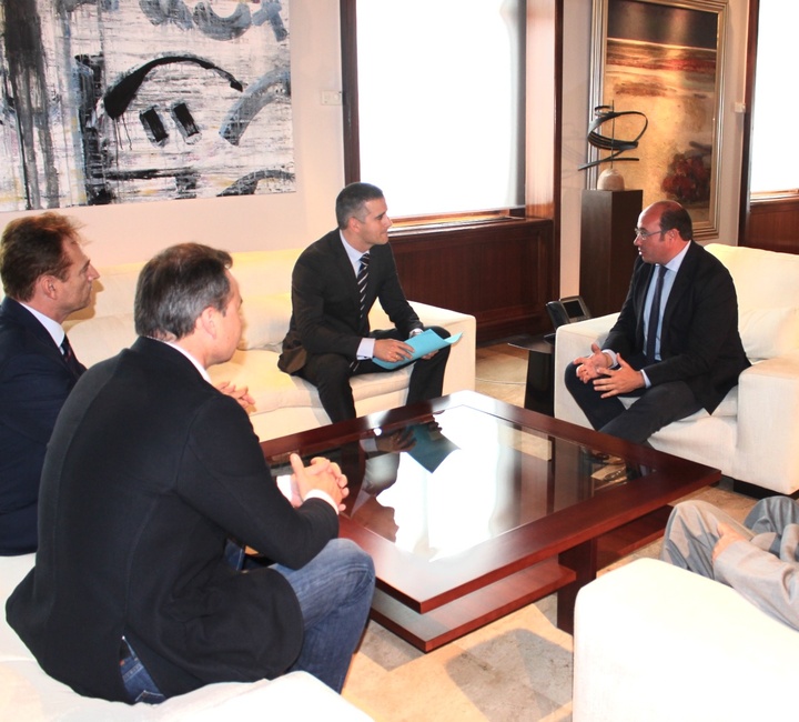 Pedro Antonio Sánchez se reunió hoy con el presidente de la Asociación de Autoescuelas