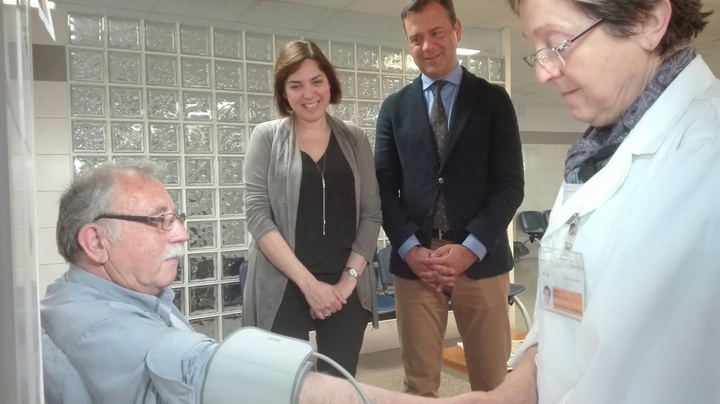Visita al centro de salud 'Mariano Yago' de Yecla con motivo del Día Mundial de la Hipertensión Arterial