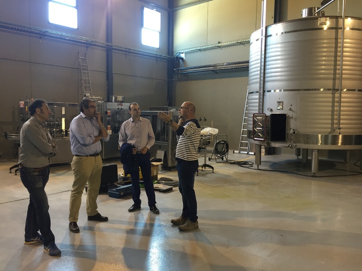 El director general de Desarrollo Rural visitó la bodega Lavia, financiada con fondos Leader
