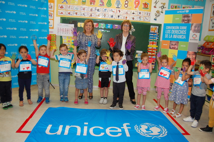 Educación y Unicef colaboran en la difusión de los derechos de la infancia en los centros educativos / 1