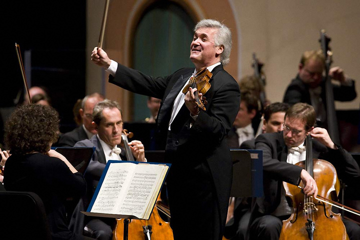 El violinista israelí Pinchas Zukerman acompañará en Murcia a la orquesta londinense como solista y director