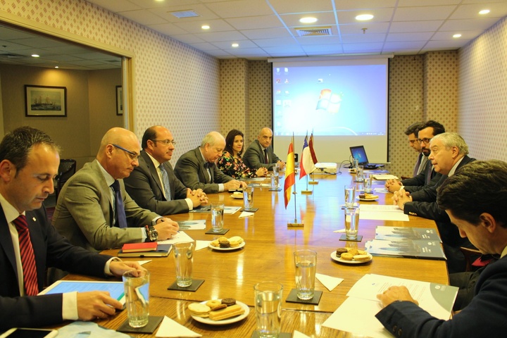 Reunión entre el presidente de la Comunidad y representantes de la Sociedad de Fomento Fabril (Sofofa) de Chile (1)