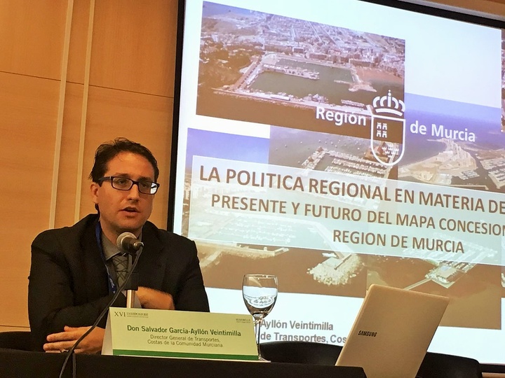 El director general de Transportes, Costas y Puertos, Salvador García-Ayllón, en el XVI Simposium Nacional de Puertos Deportivos