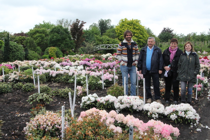 Juana Mulero visita a un vivero de flores en Holanda