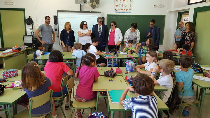 Educación y la Once impulsan la atención al alumnado con discapacidad visual / 3