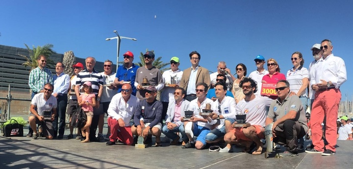 El director general Salvador García-Ayllón asiste a la entrega de trofeos de la  Regata 'Carburo de Plata'