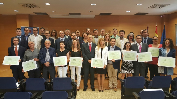 El secretario general, Javier Falcón, con los galardonados de los premios al desarrollo sostenible