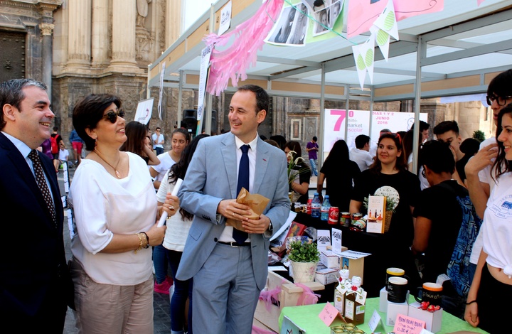 Las cooperativas escolares de los Instituto de Enseñanza Secundaria Antonio Hellín y Nuestra Señora de la Consolación reciben los premios del Mini Market EJE 2016
