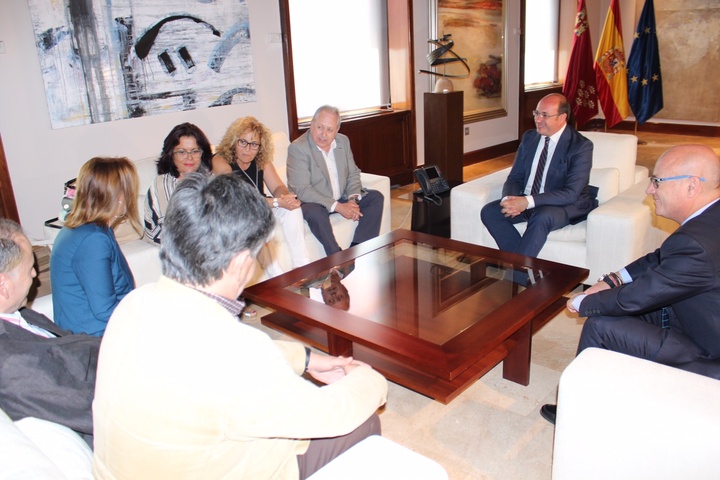 Pedro Antonio Sánchez se reúne con el secretario general de UGT (Unión General de Trabajadores) en la Región y miembros de su nueva junta directiva