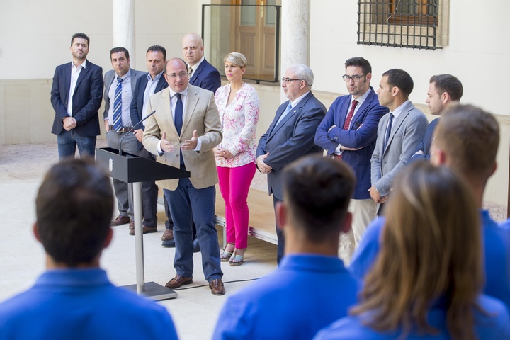 El presidente de la Comunidad recibe al UCAM Murcia Club de Fútbol, tras conseguir el ascenso a Segunda División (2)