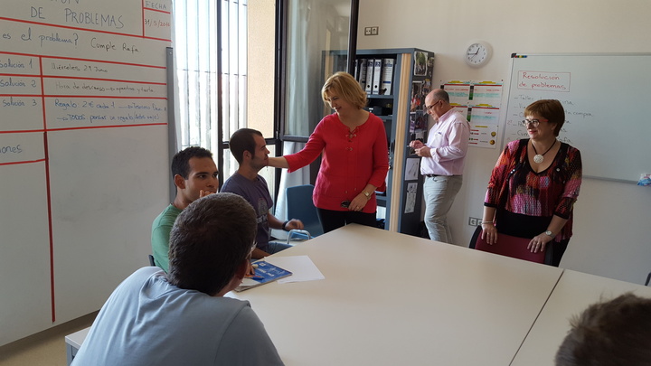 Visita de la consejera Violante Tomás al centro de Astrade (Asociación para la atención de personas con Autismo y con Trastornos del Desarrollo) de Molina de Segura