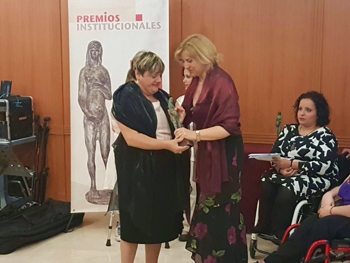 La Federación Española de Asociaciones de Espina Bífida distingue a Violante Tomás por su trabajo a favor de las personas con discapacidad