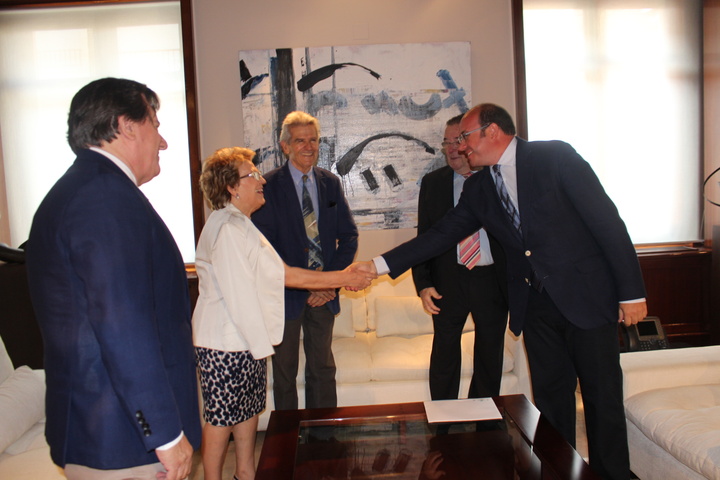 El jefe del Ejecutivo regional se reúne con el presidente de la Real Academia de Medicina y Cirugía de la Región de Murcia y miembros de su nueva Junta de Gobierno (1)