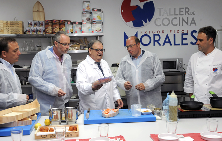 Pedro Antonio Sánchez visita la empresa Frigoríficos Morales, "un referente en innovación y con empresarios audaces que generan empleo de calidad"