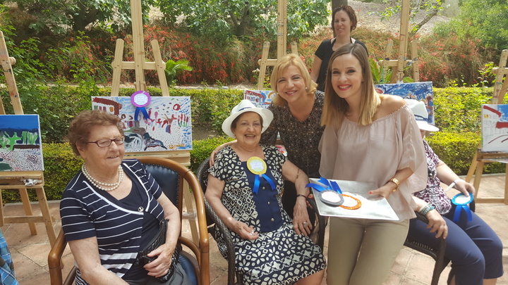 Visita de la consejera de Familia Violante Tomás a Ballesol