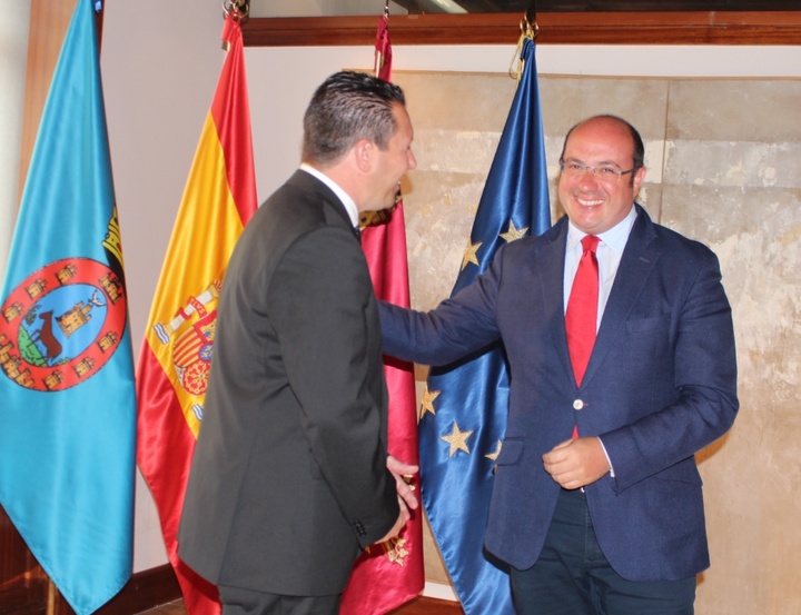 El presidente de la Comunidad se reunió hoy con el alcalde de Mula, Juan Jesús Moreno (1)