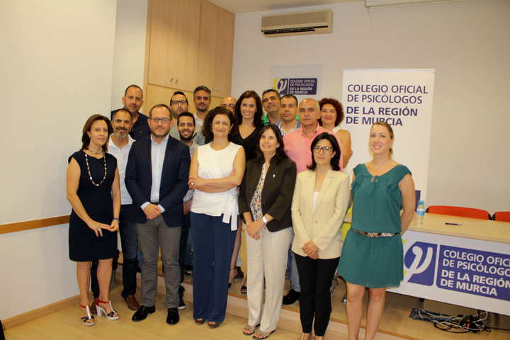 Firma del convenio con el Colegio Oficial de Psicólogos