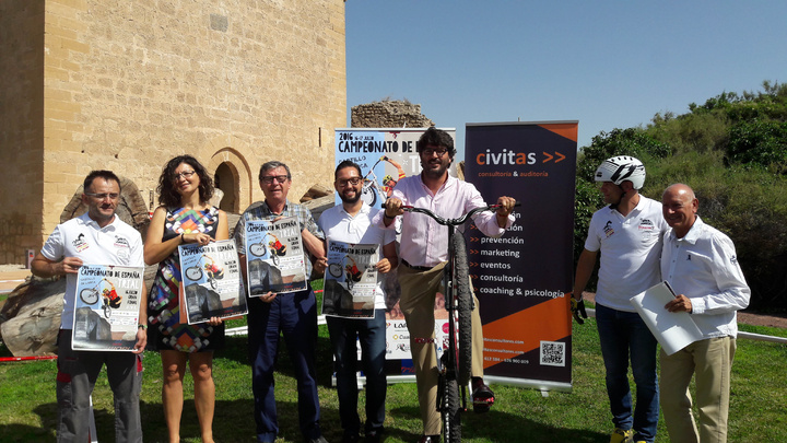 El director general del Instituto de Turismo, Manuel Fernández-Delgado, ha presentado esta mañana en el Castillo de Lorca el Campeonato de España Absoluto de Trial