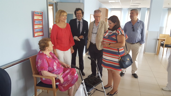 Visita de la consejera de Familia Violante Tomás a AMMA 1