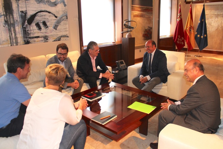 El presidente de la Comunidad se reúne con el presidente del Real Murcia CF. II