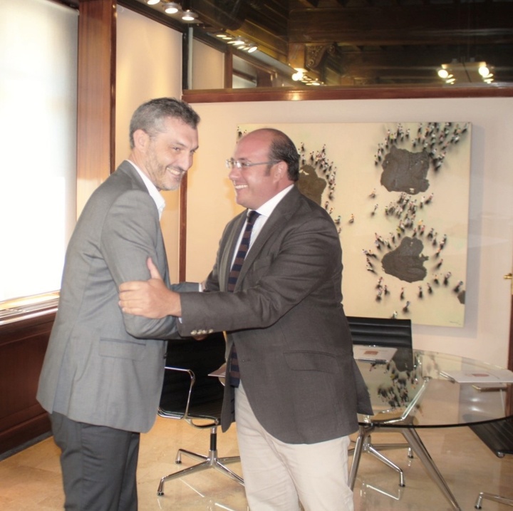 El presidente de la Comunidad se reúne con el portavoz del grupo parlamentario Podemos. II