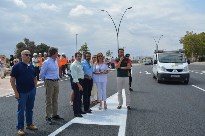 El consejero de Fomento e Infraestructura, Pedro Rivera y el alcalde de Lorca, Francisco Jódar, junto con el director general de Carreteras, José Antonio Fernández Lladó, asisten a la apertura al tráfico el tramo 4 de la Ronda Central de Lorca