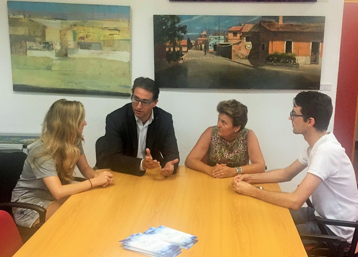 El director general de Transportes se reúne con la alcaldesa pedánea de Los Martínez del Puerto